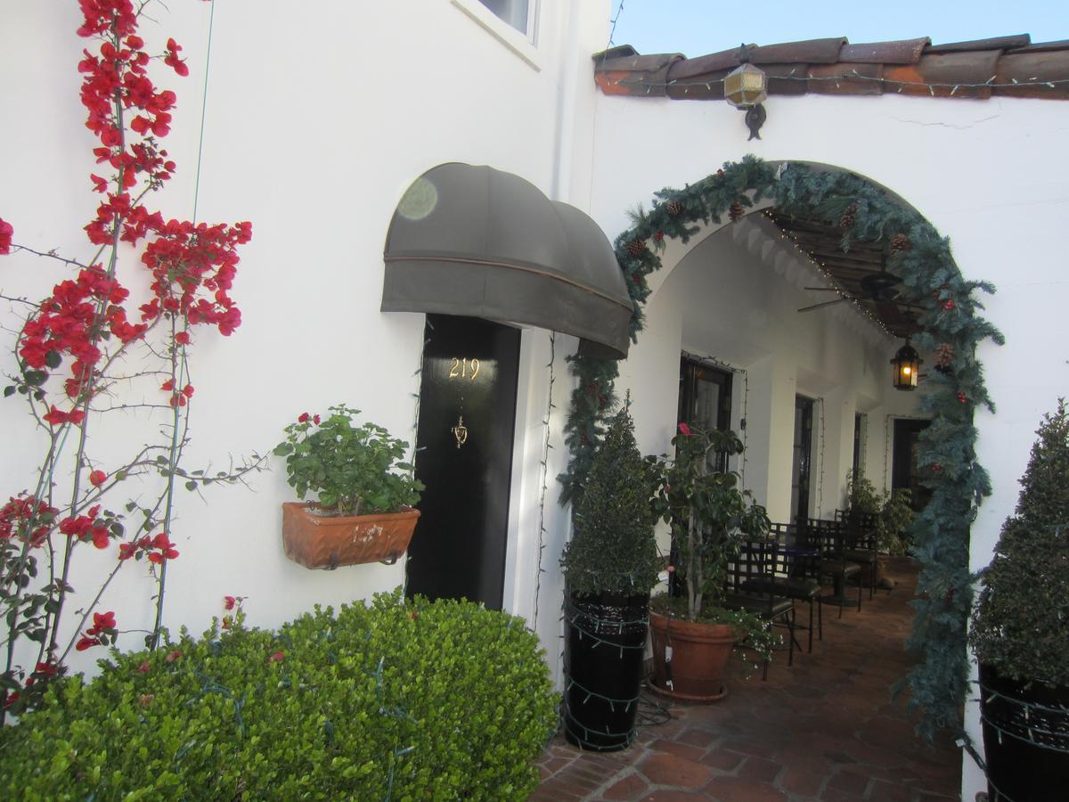 Cypress Inn Carmel-by-the-Sea Exterior photo